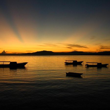 Bunaken Divers Sea Breeze Resort Ngoại thất bức ảnh
