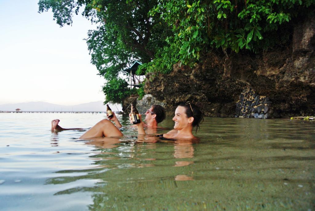 Bunaken Divers Sea Breeze Resort Ngoại thất bức ảnh