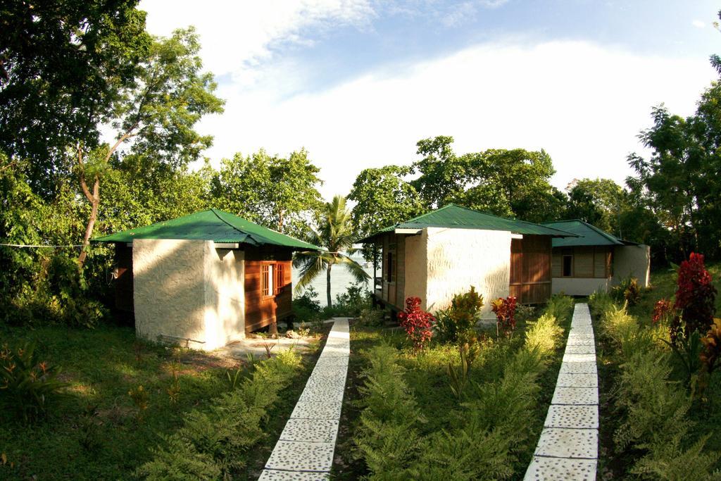 Bunaken Divers Sea Breeze Resort Ngoại thất bức ảnh