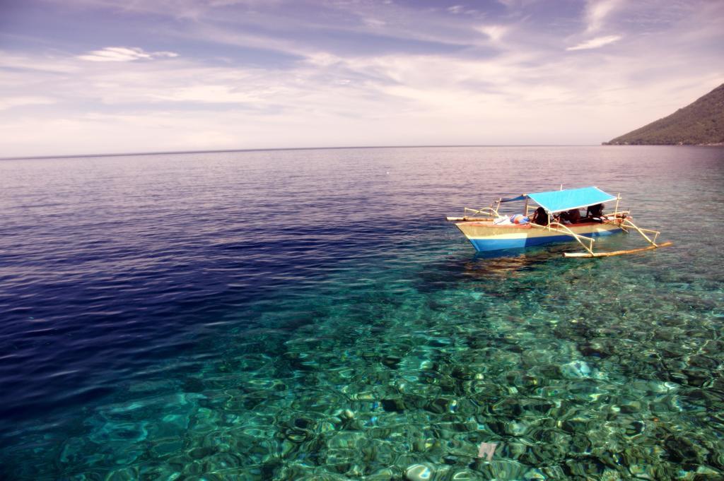 Bunaken Divers Sea Breeze Resort Ngoại thất bức ảnh