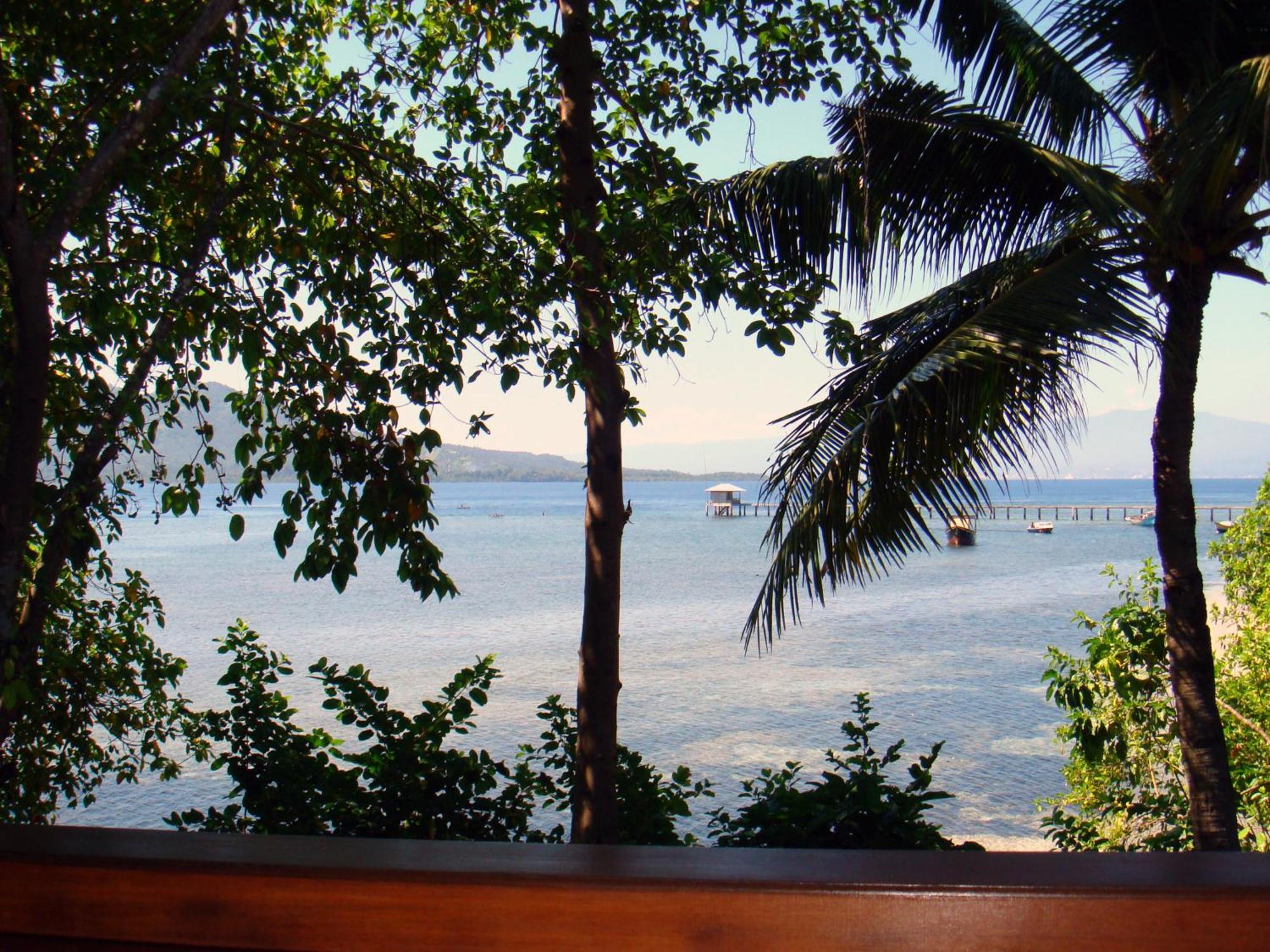 Bunaken Divers Sea Breeze Resort Ngoại thất bức ảnh