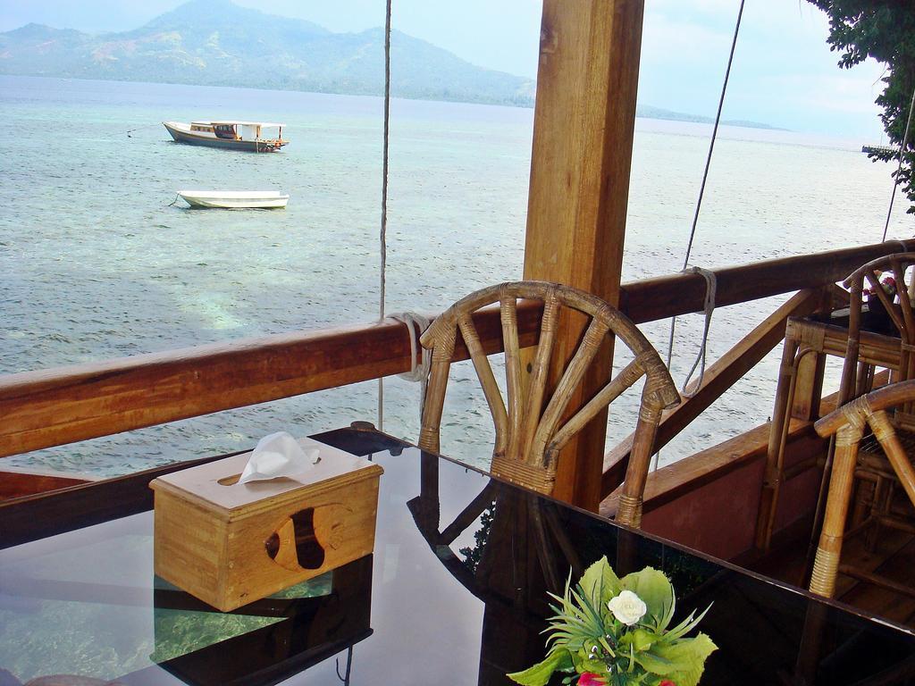 Bunaken Divers Sea Breeze Resort Ngoại thất bức ảnh