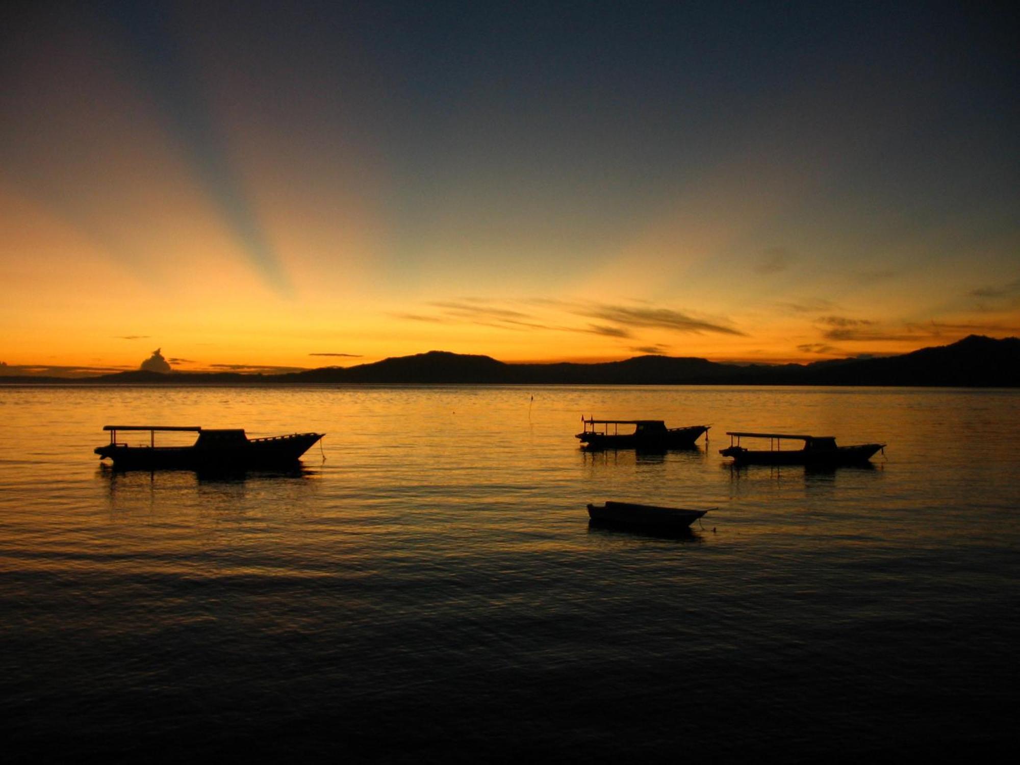 Bunaken Divers Sea Breeze Resort Ngoại thất bức ảnh