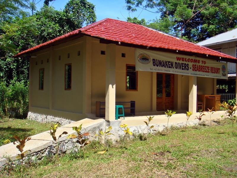 Bunaken Divers Sea Breeze Resort Ngoại thất bức ảnh