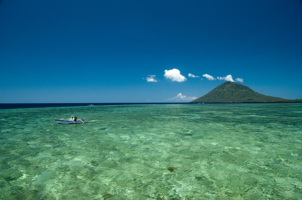 Bunaken Divers Sea Breeze Resort Ngoại thất bức ảnh