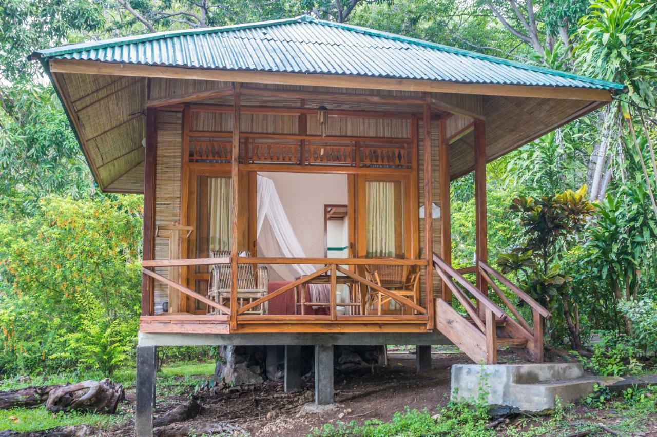 Bunaken Divers Sea Breeze Resort Ngoại thất bức ảnh