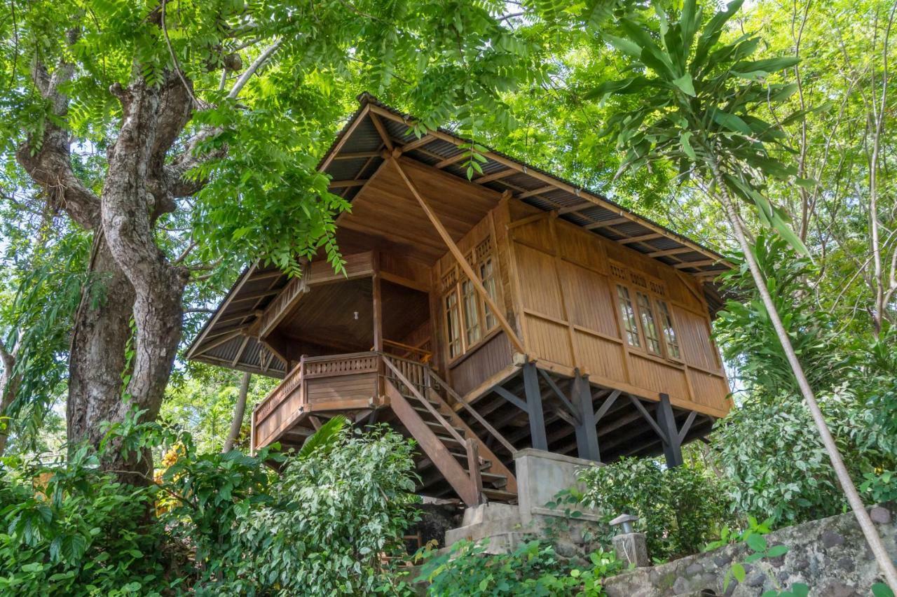 Bunaken Divers Sea Breeze Resort Ngoại thất bức ảnh