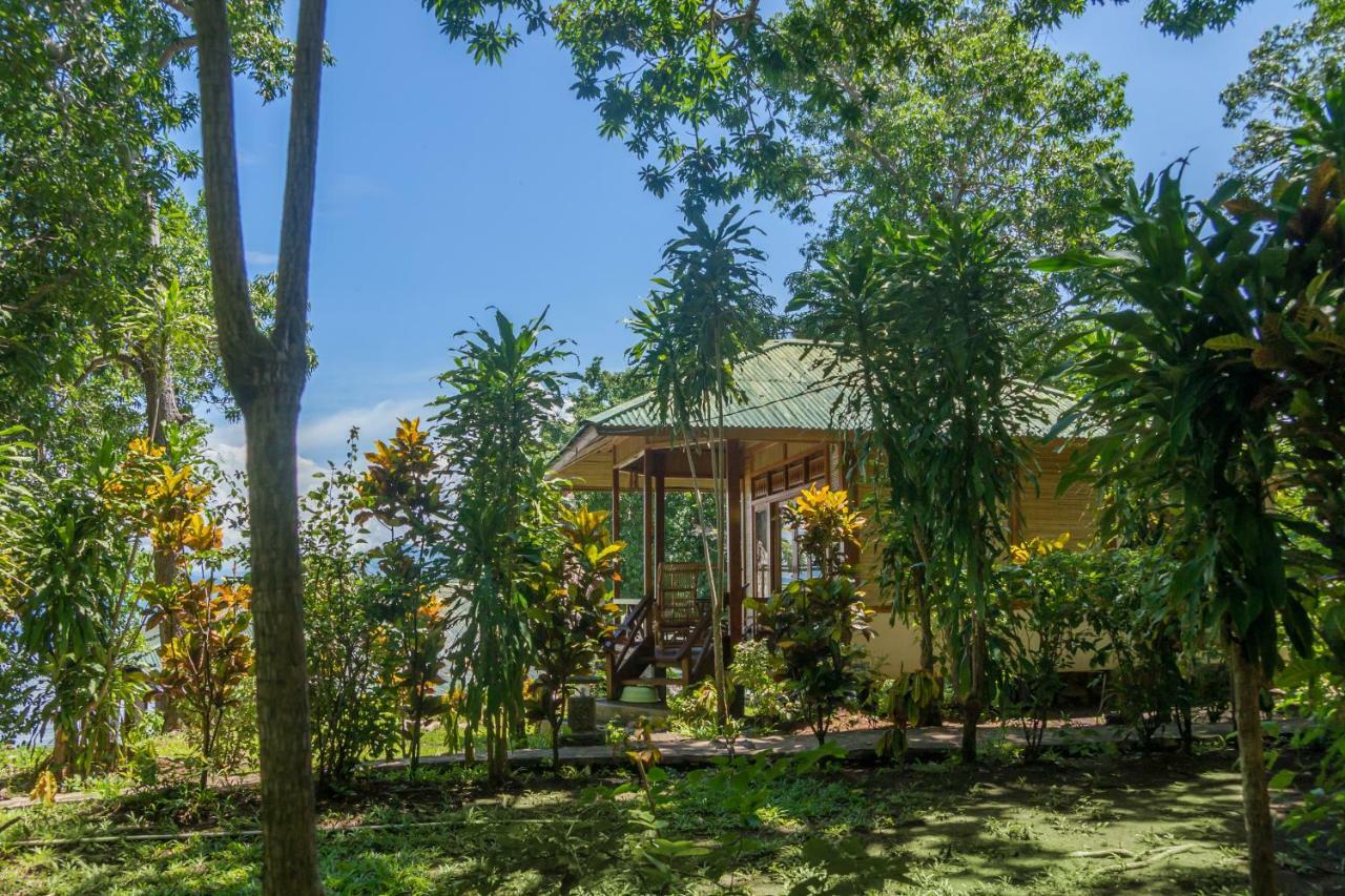 Bunaken Divers Sea Breeze Resort Ngoại thất bức ảnh