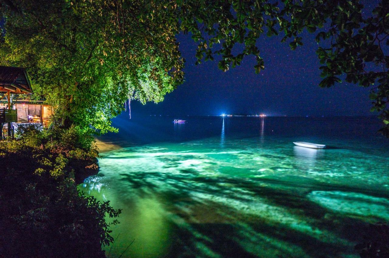 Bunaken Divers Sea Breeze Resort Ngoại thất bức ảnh