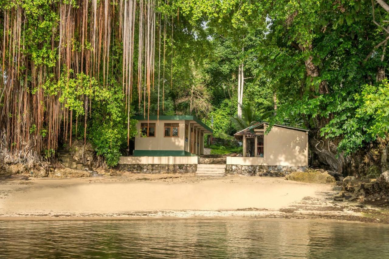 Bunaken Divers Sea Breeze Resort Ngoại thất bức ảnh