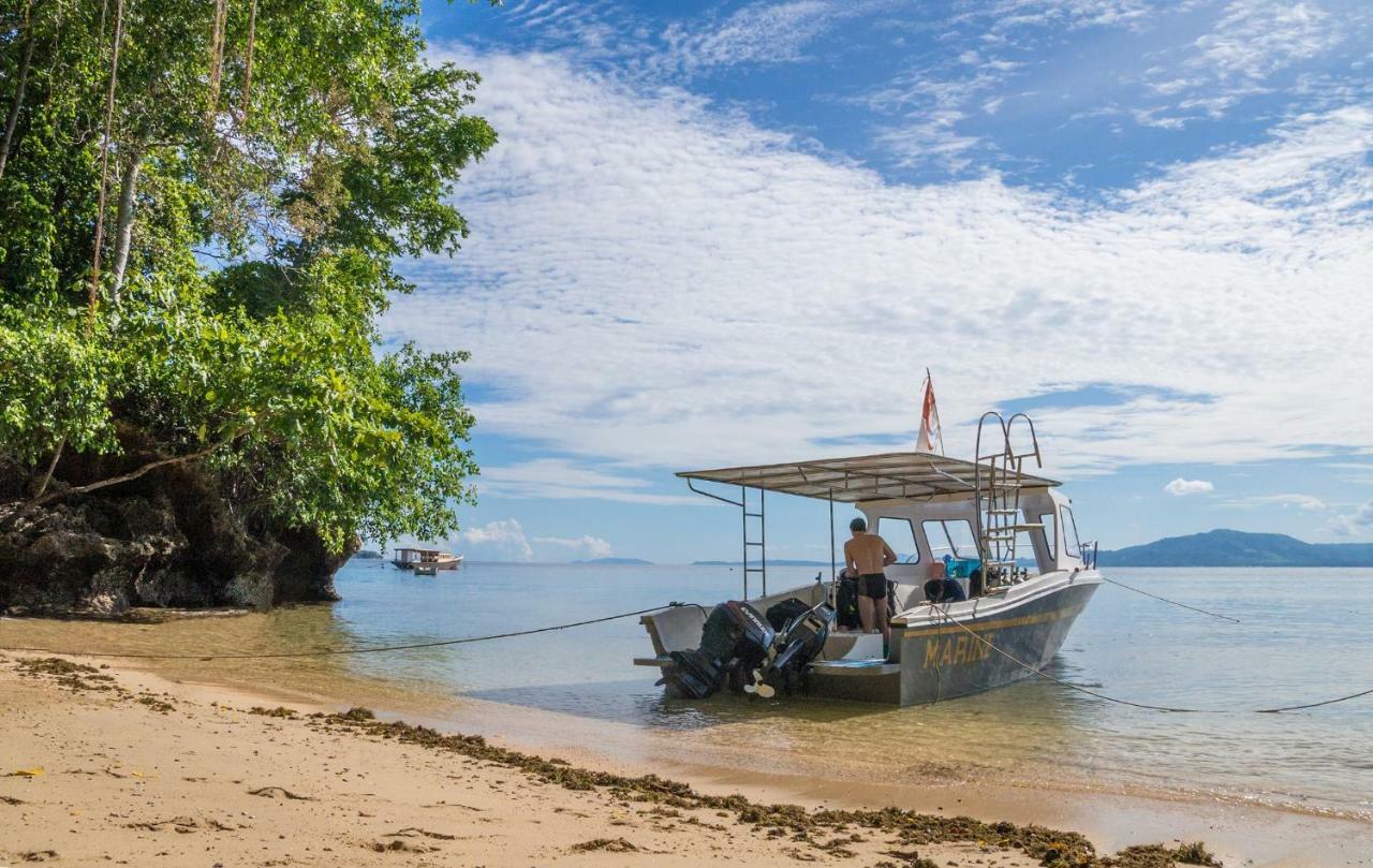 Bunaken Divers Sea Breeze Resort Ngoại thất bức ảnh